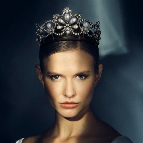 VERONIKA B | INSTYLE