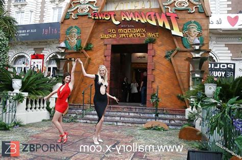 Mallory Moore Showing A Cannes ZB Porn