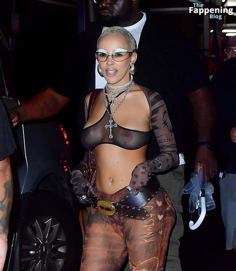 Doja Cat Flashes Her Nude Tits While Partying At Fashion Week In New York 15 Photos