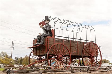 Railsplitter In Illinois The Largest Covered Wagon In The World