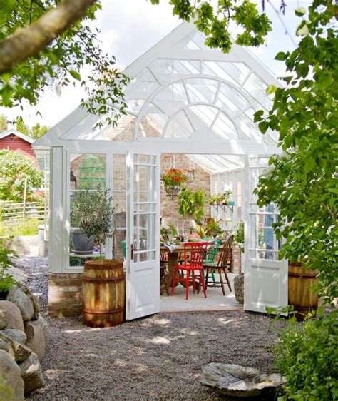 Let\'s put a little home in greenhouse design