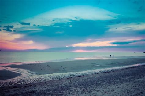 無料画像 ビーチ 海岸 砂 海洋 地平線 雲 空 日の出 太陽光 朝 波 夜明け 夕暮れ 反射 湾 水域