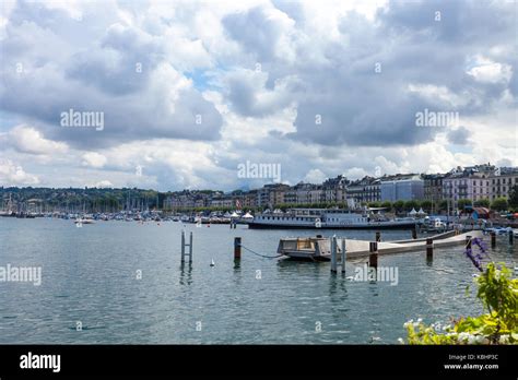 Lake In Geneva Stock Photo Alamy