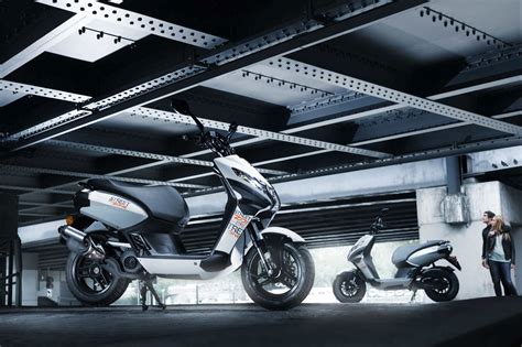 Motorrad Vergleich Peugeot Streetzone Naked Vs Yamaha Aerox Naked