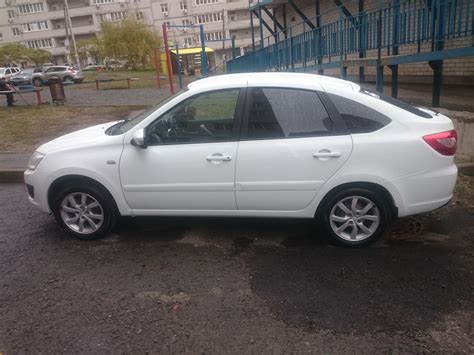 Новые ковры салона и первая лампочка за 2 года — Lada Гранта лифтбек, 1 ...