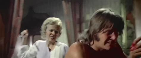 Naked young man fight defeated stabbed dead ThisVid 日本語で