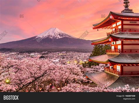 Fujiyoshida, Japan Image & Photo (Free Trial) | Bigstock