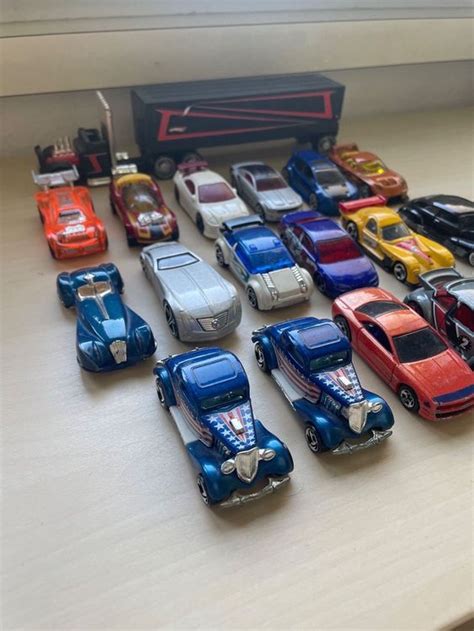 Hot Wheels Autos und LKW mit Rampe Gebraucht in Basel für CHF
