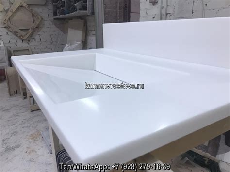 Раковина с щелевым сливом для ванной из искусственного камня