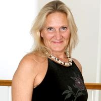 American Milf Mary Wana Strips Off And Plays At The Xhamster