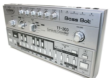 Cyclone Analogic TT 303 Bass Syntaur