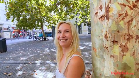 Blonde LA Beauty She Has A Healthy Erotic Body And