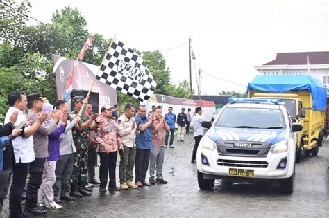 Pj Bupati Kampar Lepas Pemberangkatan Truk Logistik Pemilu Untuk