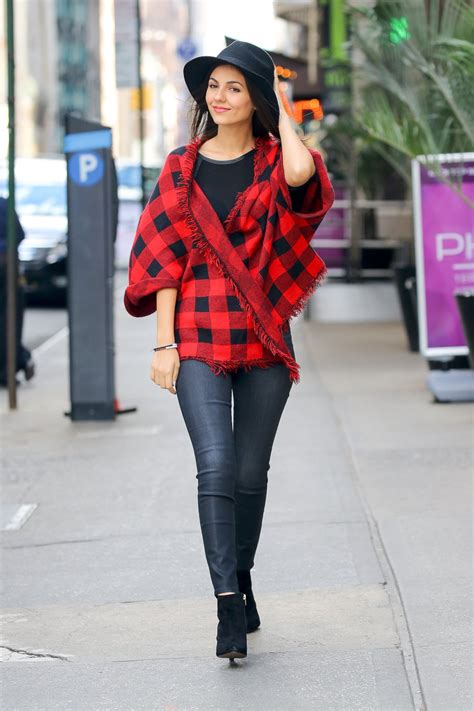 Victoria Justice Hot Celebs Home