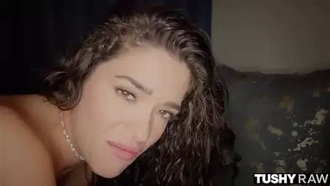 TUSHYRAW Anal Hungrige Kurvige MILF Anissa Geht Arsch Zu Mund XHamster