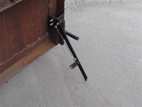 Упор для ворот гаража от ветра: разновидности, сборка и монтаж своими ...