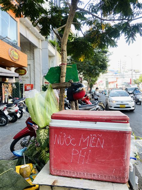 Quá trời dễ thương với trạm tiếp nước miễn phí xinh xẻo nhất Sài Gòn!