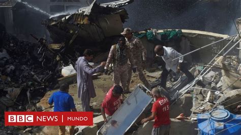 Accidente A Reo En Pakist N Decenas De Muertos Al Estrellarse Un Avi N