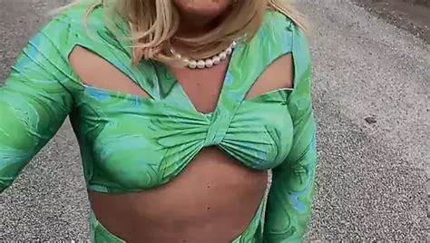 Amateur Crossdresser Kellycd Sexy Milf Masturbating Outdoors In