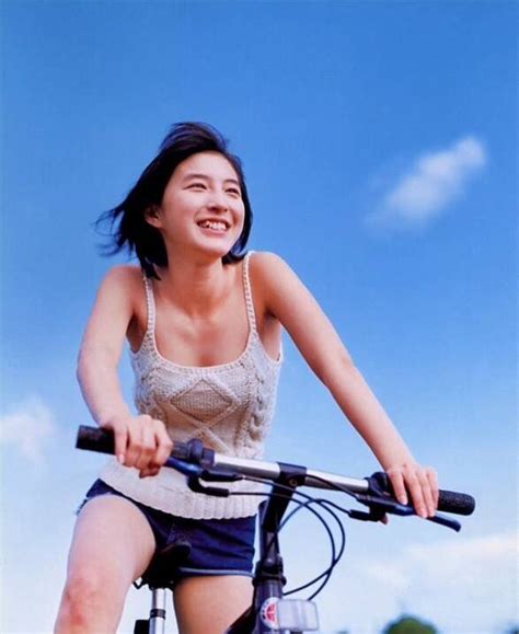 9 Hot Sexy Ryoko Hirosue Bikini Pics