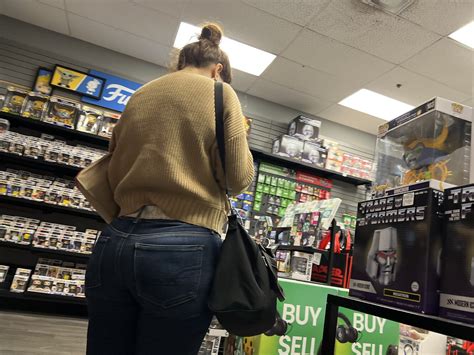 Sexy Mexican Milf At Gamestop Tight Jeans Forum