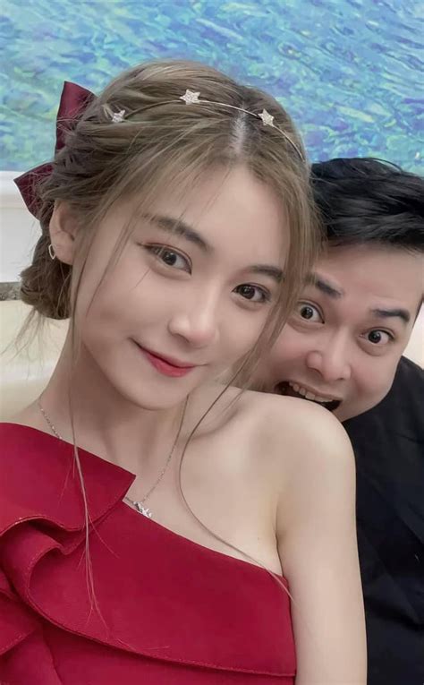 TikToker Nam Phương tuyên bố chia tay Streamer Win D đúng ngày Noel đàng trai đứng hình Hot