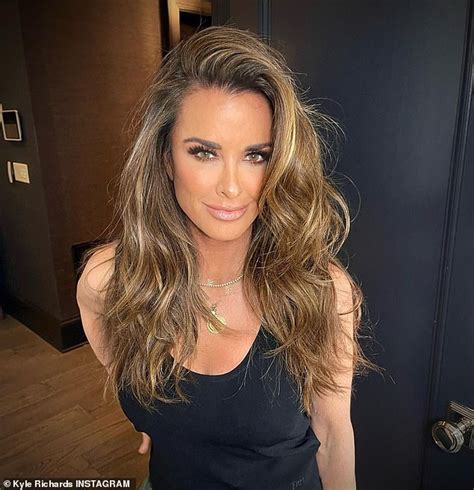 Kyle Richards Shows Off Her New Hairstyle To Go With Her Hot New Body Daily Mail Online