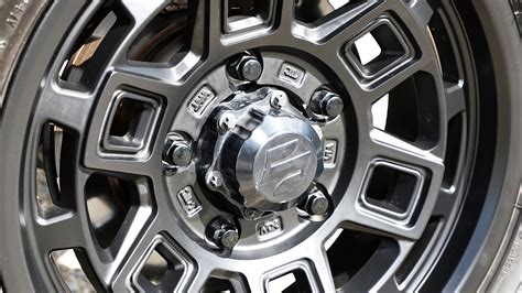 HOT STUFF CORPORATIONワイルド都市冒険をコンセプトに掲げた斬新なディスクデザインMAD CROSS AEVER マッドクロスアイヴァー 4WDや