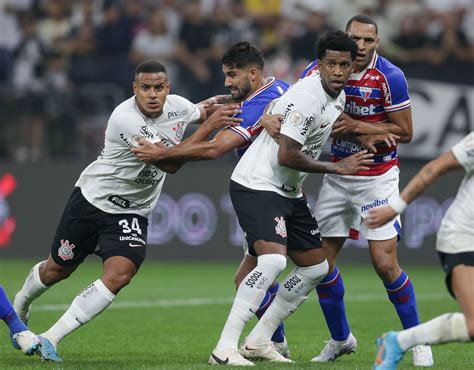 Escalações De Fortaleza Esporte Clube X Corinthians
