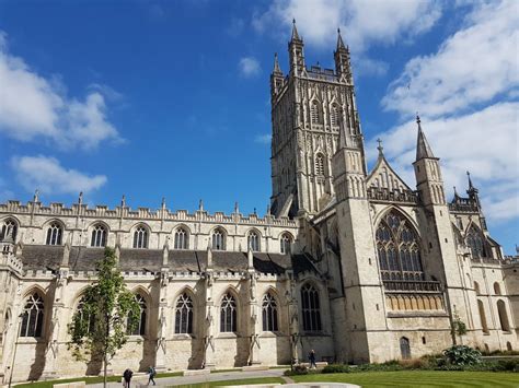 visit gloucester cathedral  england facts history harry potter
