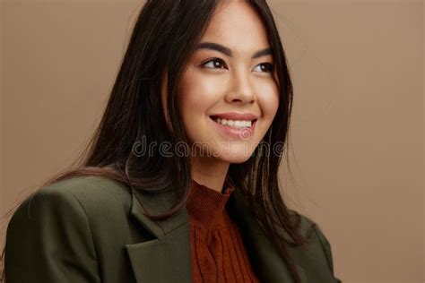 Brunette Jacket Hairstyle Elegant Style Fashion Lifestyle Close Up Stock Photo Image Of Hair