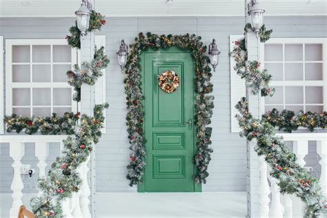 35 Best Christmas Porch Decorations Parade