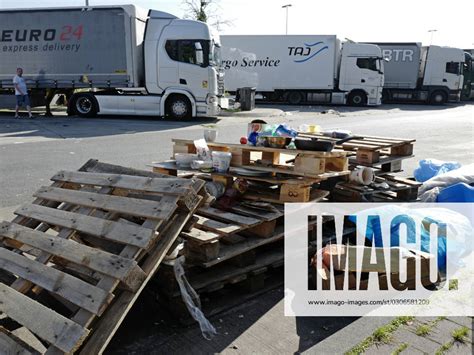 Hessen Osteuropäische LKW Fahrer beenden Str IMAGO