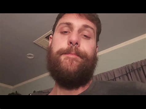 Descubrí que mi amigo es gay en secreto así que lo cogí por la garganta y se tragó mi semen