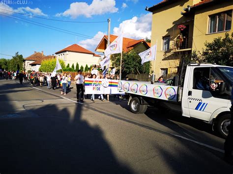 Sute De Participan I La Mar Ul Gay De La Cluj Video Tiri De Cluj