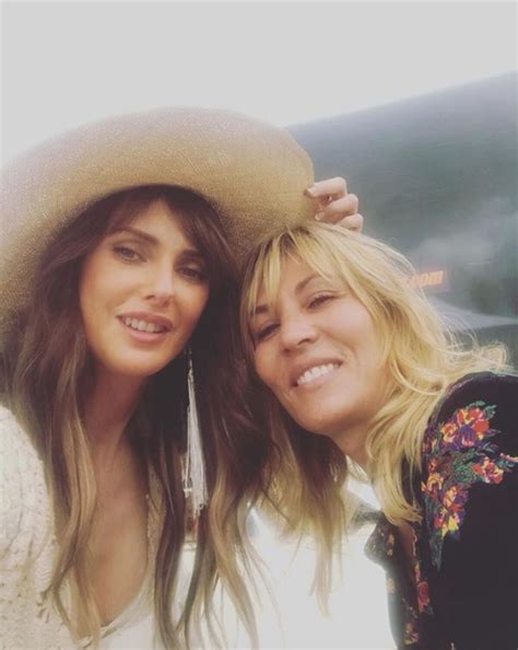 Instagram Shy M D Voile Sa Cambrure En Bikini Kendji Nous Pr Sente Sa Maman T L Loisirs