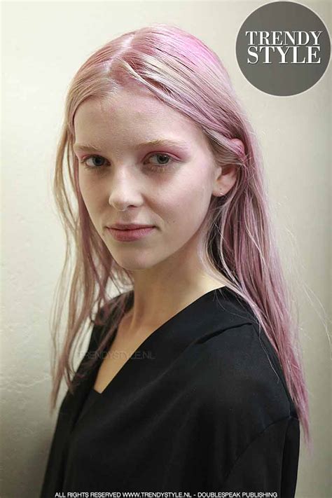 Nude Hair Zou Wel Eens Een Grote Trend Kunnen Worden Haarkleuren Trends 2017 TRENDYSTYLE