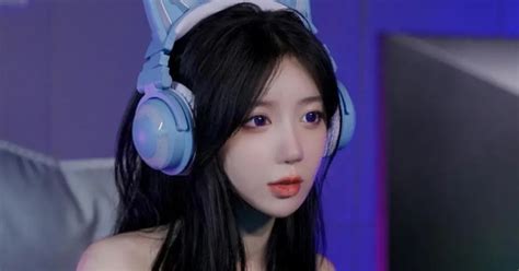 Hot Streamer Ph I L M D Ng Thu C L M Vi C Kh Ng Nh Su T B B Nh T M Th N V P L C