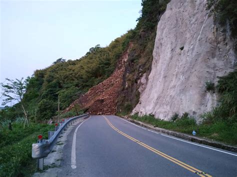 阿里山公路清晨坍方交通中斷 估下午5時搶通