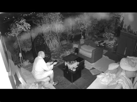 Cum Cayendo Atrapado En La C Mara De Seguridad Al Aire Libre Xvideos