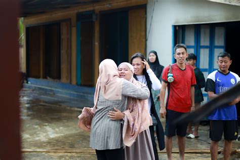 Fokus Borneo Bupati Ibrahim Ali Kunjungi Korban Kebakaran Di Desa Kujau