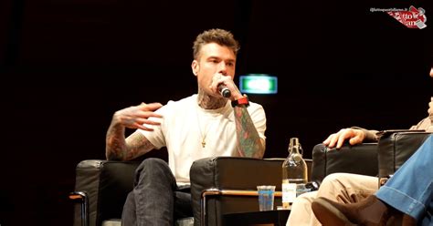 Fedez Al Salone Del Libro Per Parlare Di Salute Mentale I Social