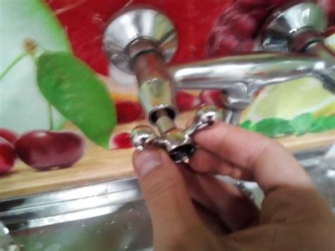 Как открутить кран-буксу, если она прикипела: снять барашек и маховик ...