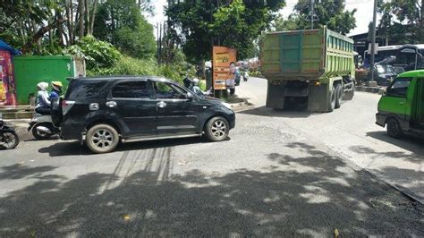 Jalan Simpang Terminal Bubulak Bogor Rusak Parah Musim Panas Berdebu