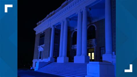 Sumter County Courthouse goes blue for first responders | wltx.com