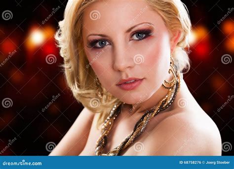 Attraktive Junge Blonde Frau Stockfoto Bild Von Attraktiv Nett