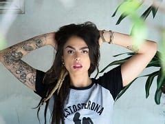 Vitória Dread Hot a CamGirl Paulista Mais Deliciosa Fumou um Cigarro Pra Relaxar Antes de