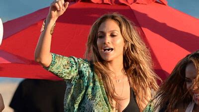 Jennifer Lopez Se Broncea En Diminuto Bikini En Italia