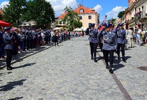 Policjanci Z Ca Ego Wojew Dztwa Wi Towali W Sandomierzu By Y Awanse I