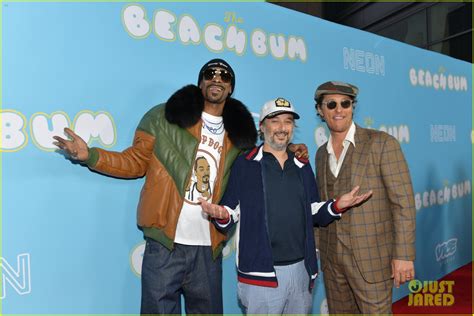 Matthew Mcconaughey Isla Fisher Zac Efron Step Out For Beach Bum